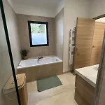 Moderne Avec Piscine * ヴィルヌーヴ・レ・ザヴィニョン