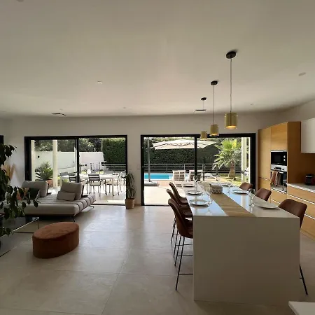 فيلة Moderne Avec Piscine Chauffee فينوف ليز أفيجْنْ