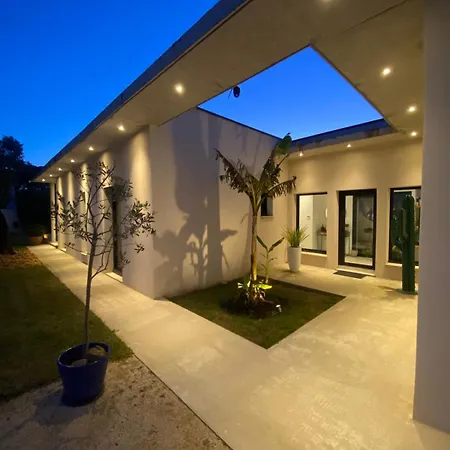 Moderne Avec Piscine Chauffee Villa