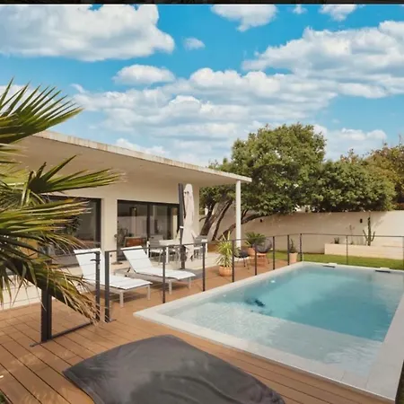Moderne Avec Piscine Villa