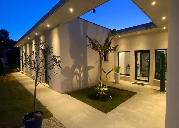 Moderne Avec Piscine Chauffee Villa